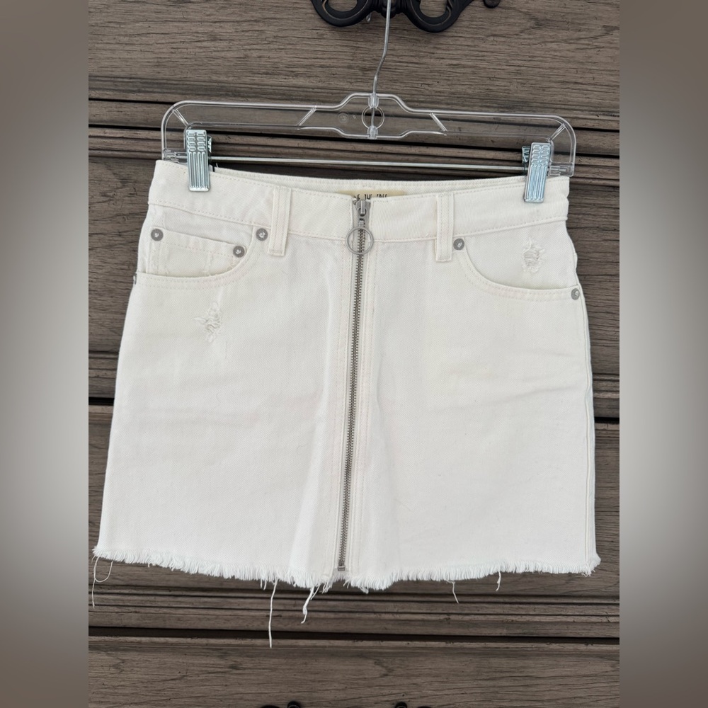 Free People White Denim Skirt EUC Zip It Up Skirt Cutoff Mini We the Free Cotton